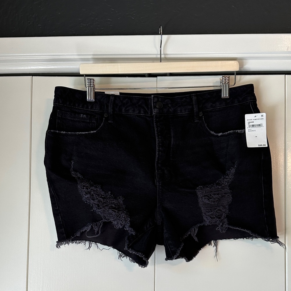 Good American Bombshell Distressed Denim Shorts Size 14